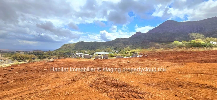 Stunning residential land of 516 toises in Bagatelle, nestled within the Moka Smart City