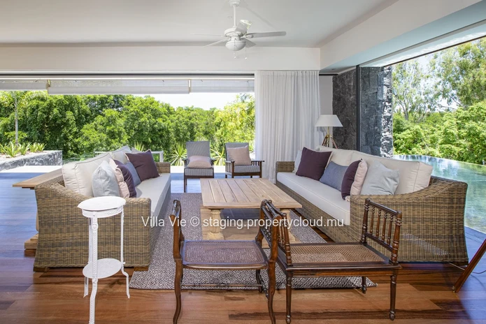 Haute Rive - Luxurious 5 bedroom villa with small river access