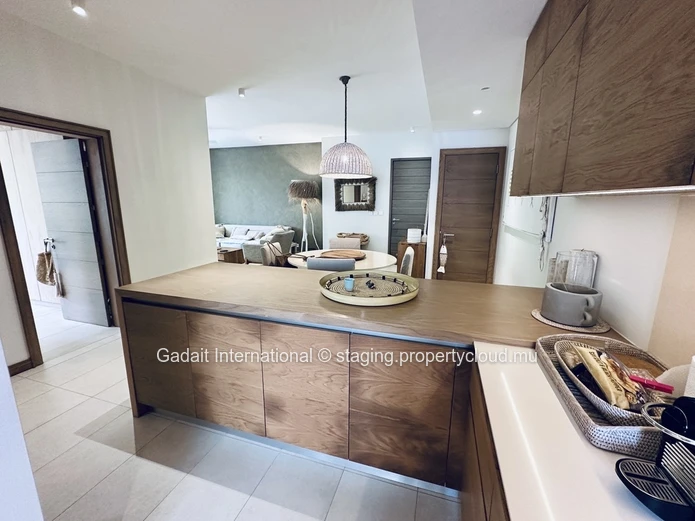Appartement de Prestige à Montchoisy – Luxe, Sérénité et Accès Direct à la Plage