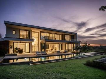 5 Bedroom Villa
