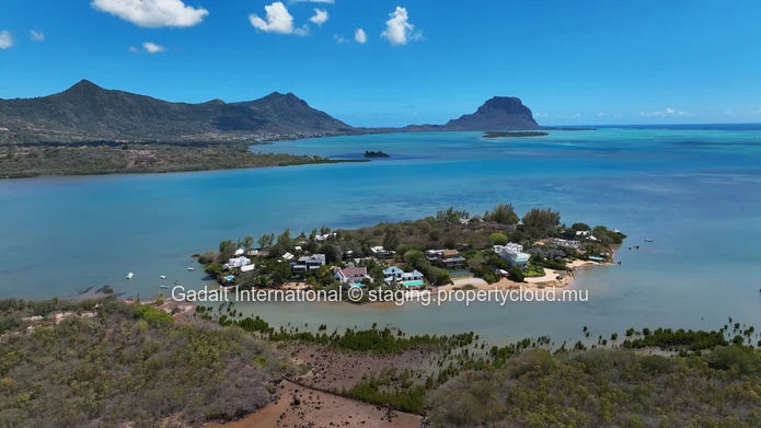 Exclusive First-Floor Apartment –Refined Waterfront Living