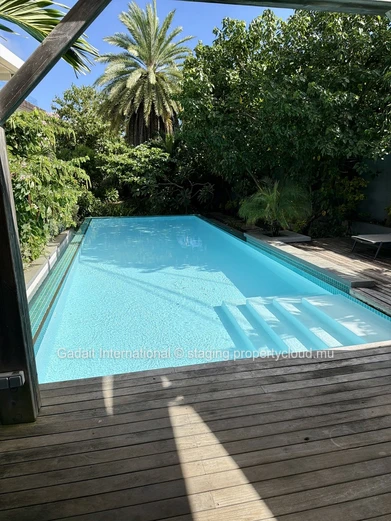 3-bedroom ground-floor apartment with covered terrace – Pointe aux Canonniers