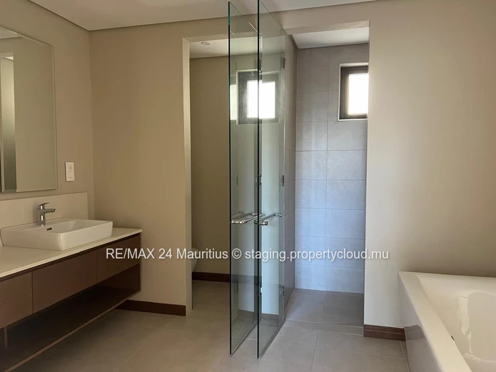 Stunning Two Bedroom Apartment with Private Rooftop Pool in Pointe aux Cannonier!