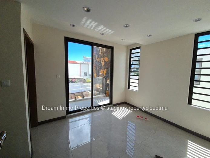 Villa Neuve De 4 Chambres Bien Située A Pereybere – Ile Maurice