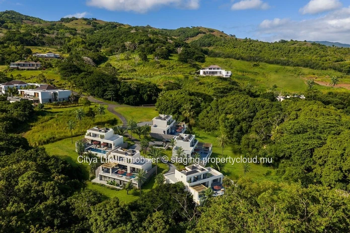 Villa IRS à vendre à Bel Ombre, Sud. Surface habitable 282m², terrain 613m², 3 chambres, piscine privée. Prix €.