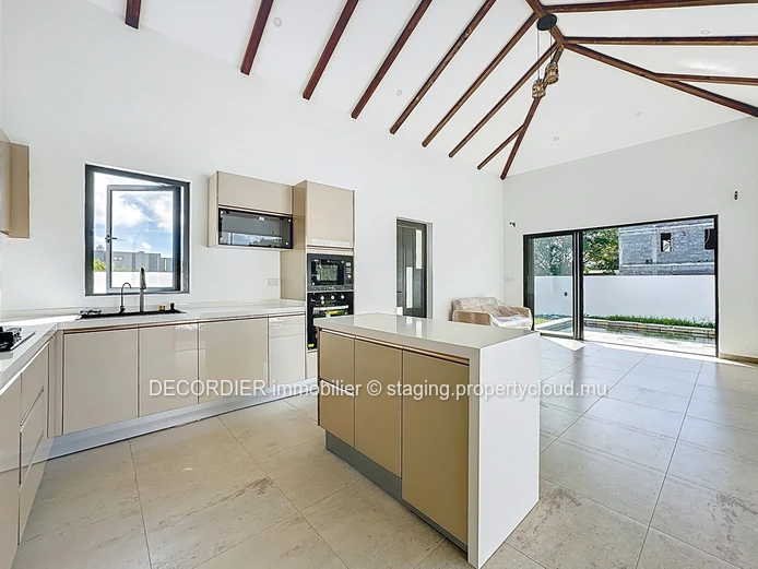 New villa in a residential area (Sole Mandate)