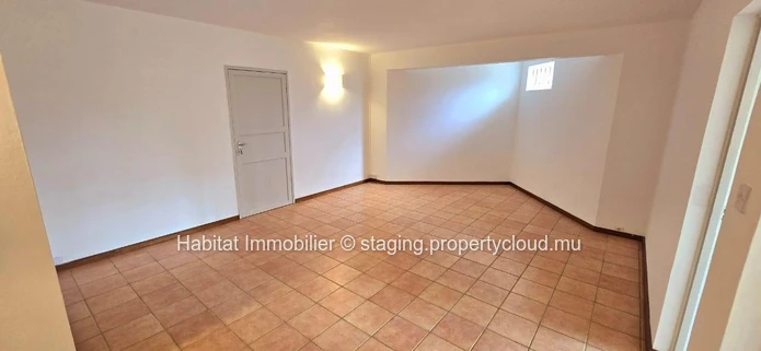 A VENDRE - Belle maison non meublée de 371 m2 sur un terrain de 286 toises à Floréal