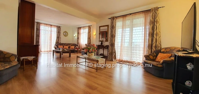 TO RENT - Furnished and equipped family home of 343 m2 on a land of 133 toises located in the famous morcellement of ...