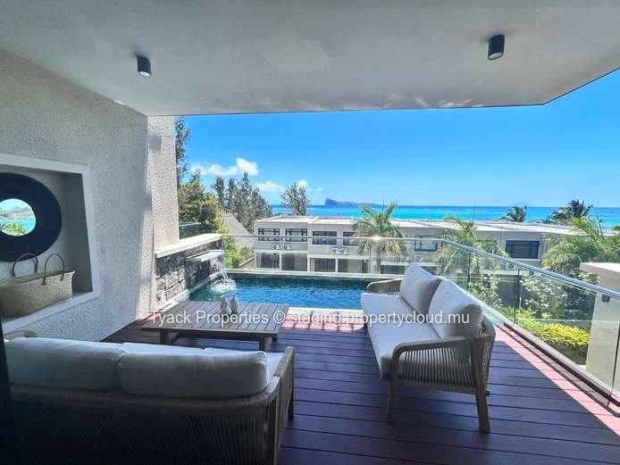 Elegant Penthouse with Ocean Views and Private Pool in Bain Boeuf