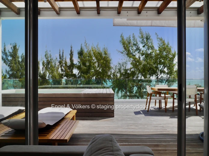 Beachfront Penthouse with Panoramic Sea Views