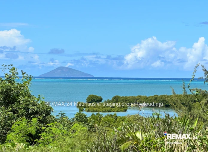 Ground Floor Apartment with Garden andamp; Breathtaking Sea View