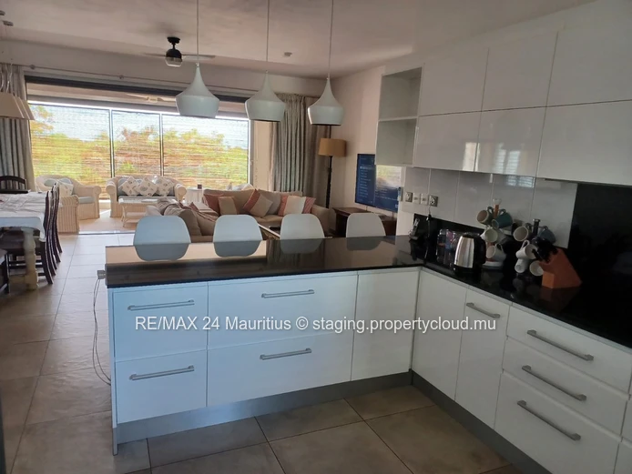Luxurious 3-Bedroom Apartment in Royal Park, Balaclava