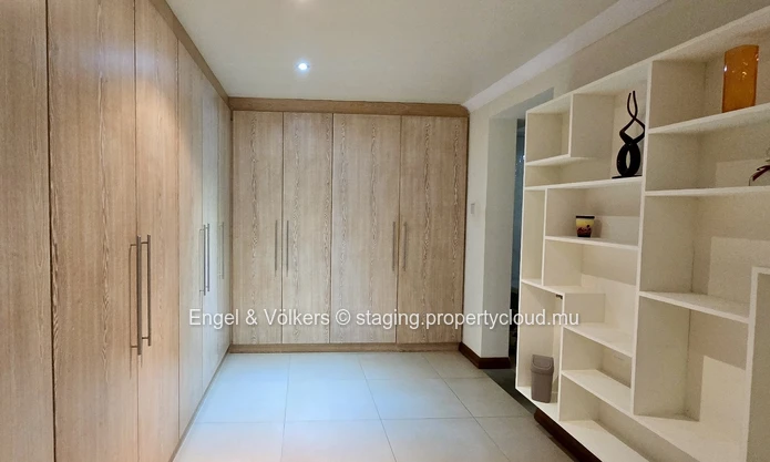 Exceptional 4-Bedroom Villa on a large Landscaped Garden