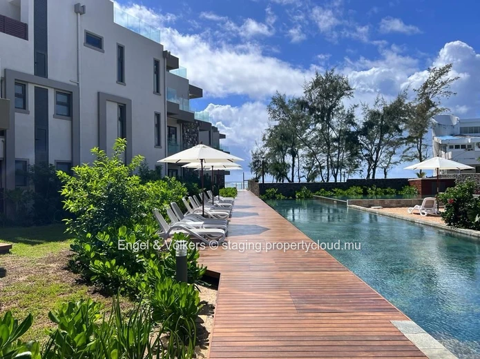 Beautiful Ground Floor Beachfront Apartment