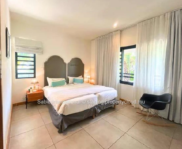 Villa PDS 181m², 3 chambres, piscine privée, proche bus et golf, meublée, climatisée, lumineuse.  à Rivière Noire.