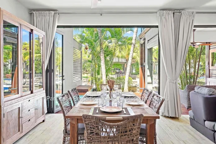 Luxury IRS duplex in Marina!