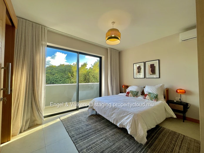 Private-Lift Penthouse with Mountain Views
