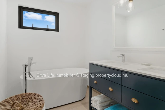 Stunning Apartment with Sea View and Pool Access in St Antoine - PDS - Rs 25M