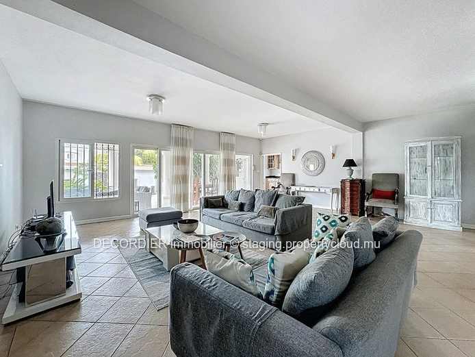 To rent – Elegant Modern Colonial-Style House with Pool in Pointe aux Canonniers