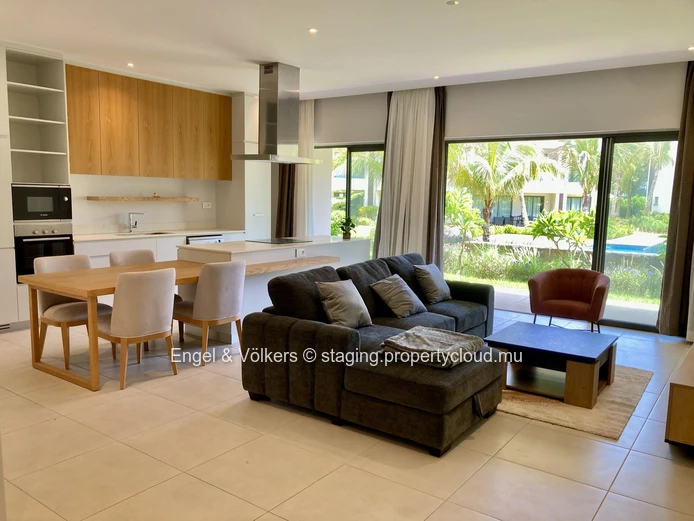 Exquisite Ground-Floor Apartment Steps from the Beach