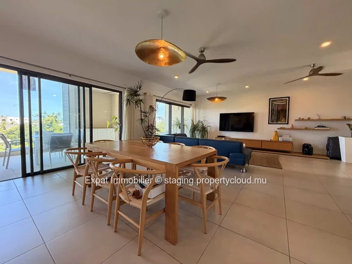 Elegant Penthouse with 3 Ensuite Bedrooms – For Sale in Péreybère