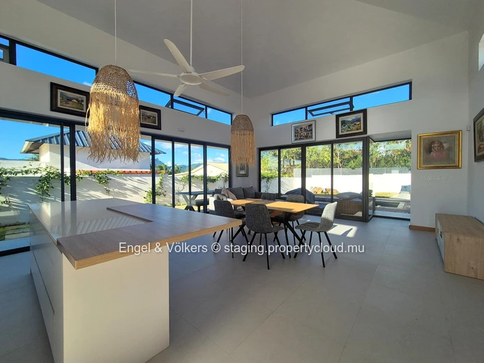 Contemporary 3 bedroom Villa for long term rent in Tamarin
