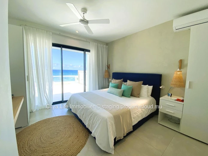 Luxurious Penthouse with Stunning Views in Poste Lafayette - 226m² Living Space, Communal Pool - Rs