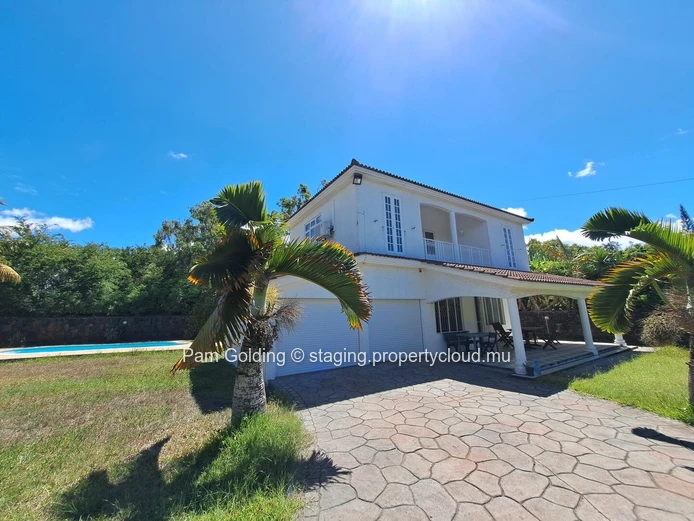 Pointe aux Canonniers – House for sale – Pam Golding Mauritius
