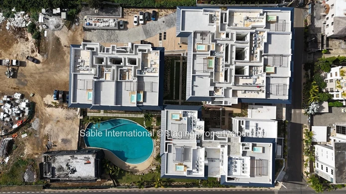 Luxury Penthouse with Pool Access in Péreybère! 2 Beds, Rooftop, Sea Access, Parking, AC. Close to Shops & Hospital.