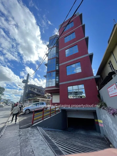 Commercial building at Palma Quatre Bornes for rent.