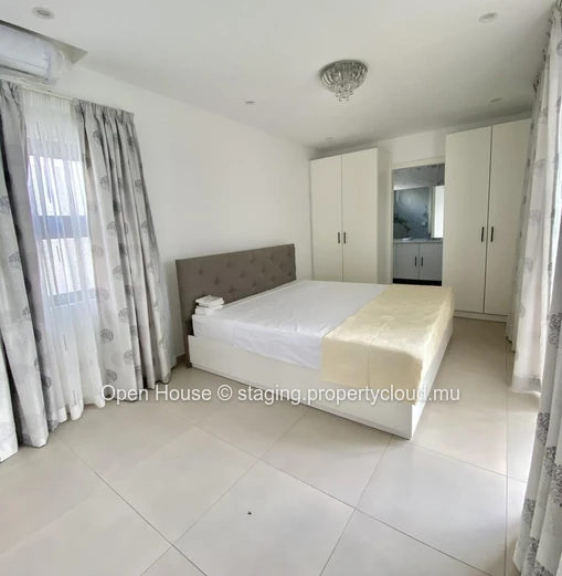 Villa meublée à louer à Péreybère, 162m², 3 chambres en suite, piscine privée, jardin, panneaux solaires, citerne d'e...