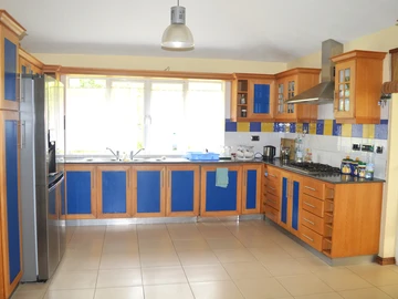 5 Bedroom House