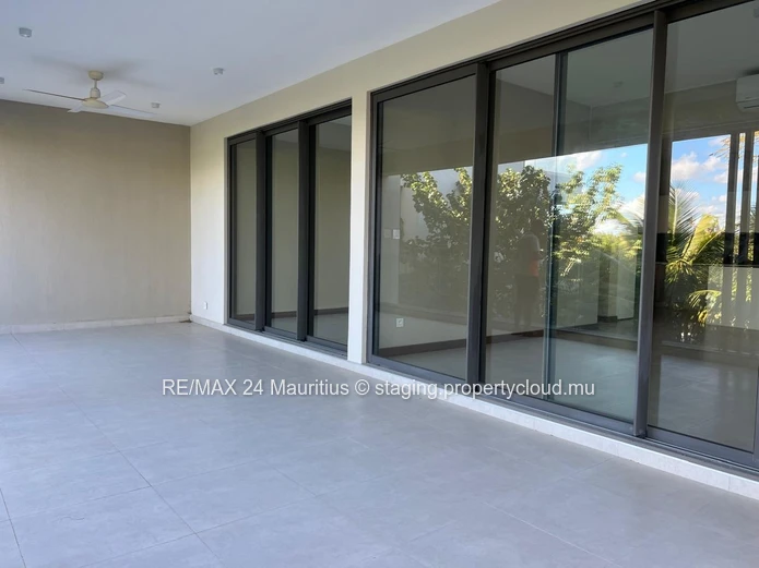 Stunning Two Bedroom Apartment with Private Rooftop Pool in Pointe aux Cannonier!