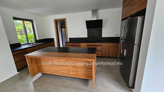 Modern 4-bedroom villa 