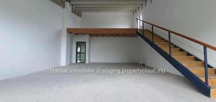 FOR SALE - This one unit unfurnished office space of 180 m2 including a mezzanine of 50 m2 is located in Floréal 