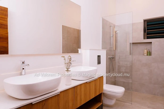 For Sale – New Secure 4-Bedroom Villa, Steps from the City and the Forest