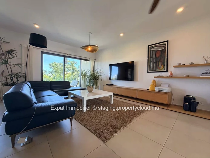 Elegant Penthouse with 3 Ensuite Bedrooms – For Sale in Péreybère