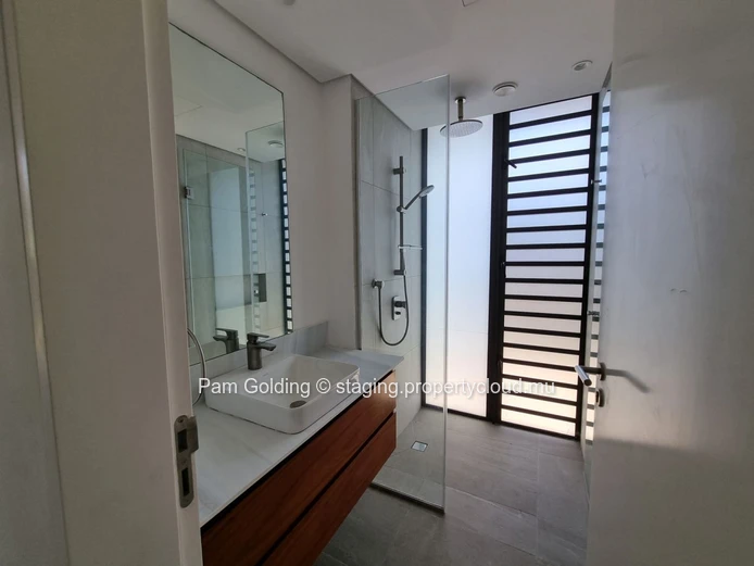 Nouvelle maison de ville de luxe de 3 chambres à louer sur la côte ouest. (Mandat exclusif)