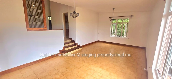 Découvrez cette charmante maison non meublée d'environ 200 m² à Curepipe
