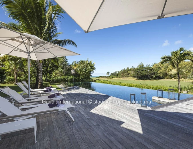 Invest in this superb luxury villa with golf and sea views in eastern Mauritius