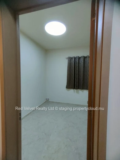 Elegant 4-Bedroom House for Rent in Ébène 