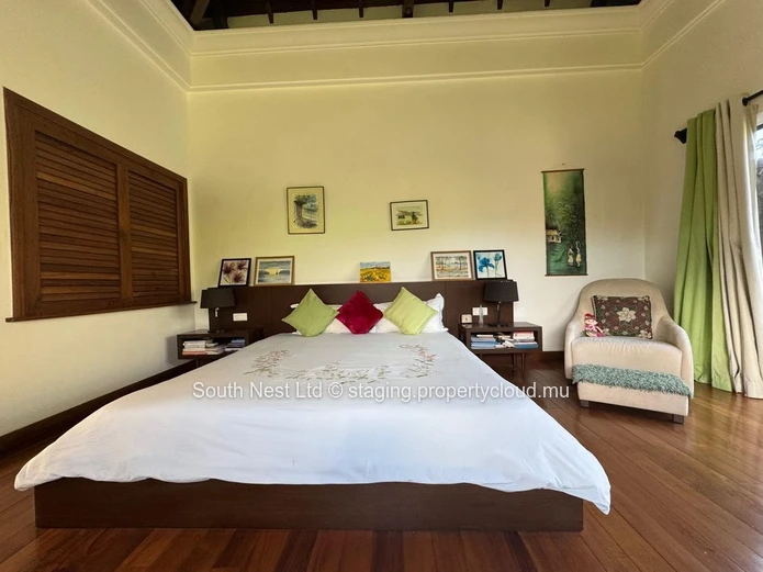 Exceptional villa in the heart of a private estate