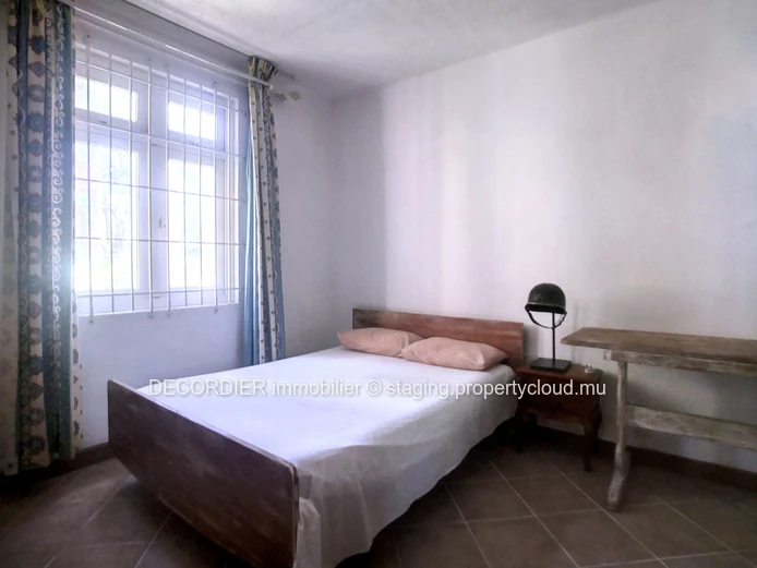 Ground floor apartment located in a waterfront residence