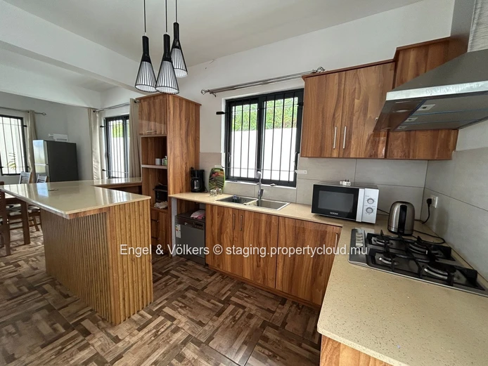 Charming 3-Bedroom House for Rent in Pereybere – Private Pool & Ideal Location