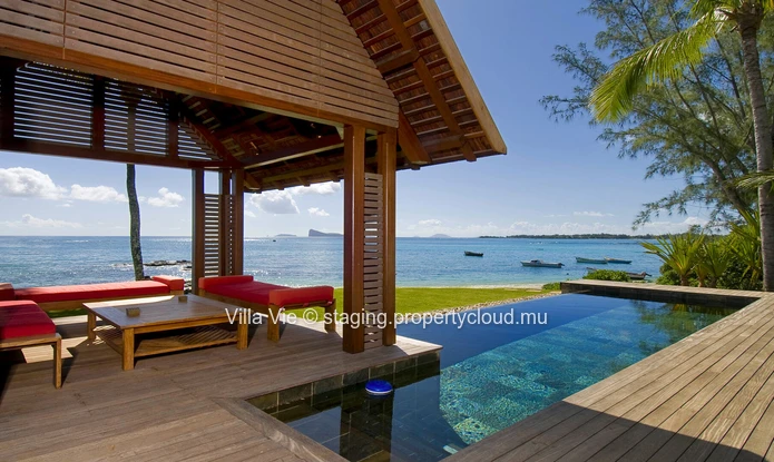  Pointe aux Canonniers : Luxury 4-Bedroom Villa with Sea View and Access