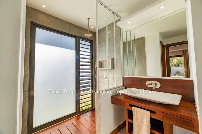 Elegant 3-Bedroom Villa with Private Garden Near Grand Baie