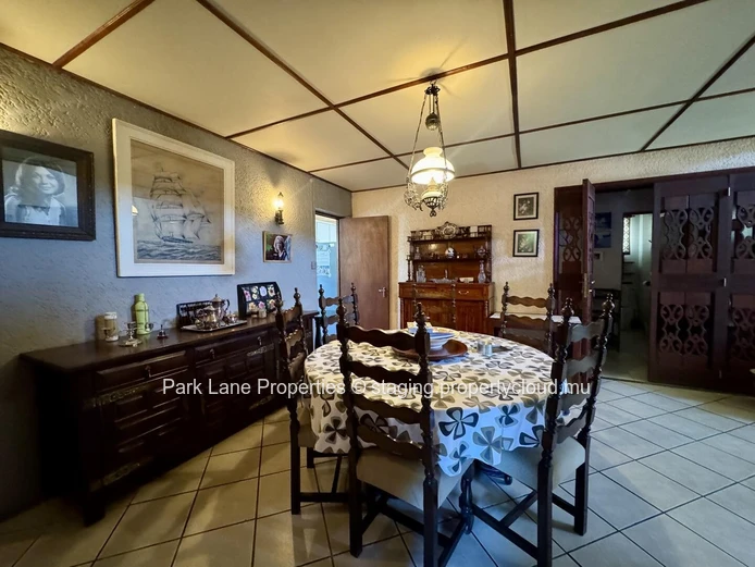 Charming family home with private bar and pool