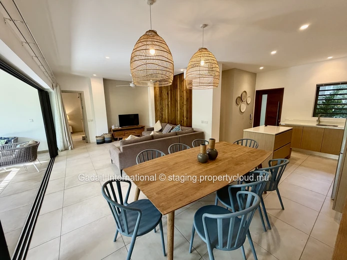 3-bedroom ground-floor apartment with covered terrace – Pointe aux Canonniers