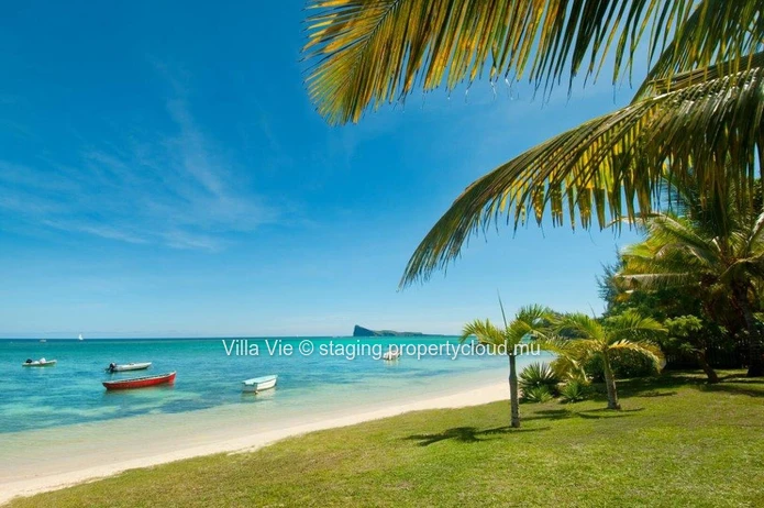 Péreybère - 3-bedroom luxury beachfront apartment (Sole Mandate)