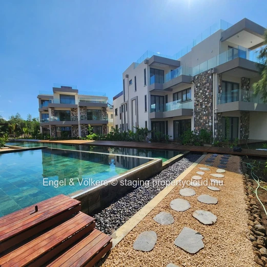 Beautiful Ground Floor Beachfront Apartment